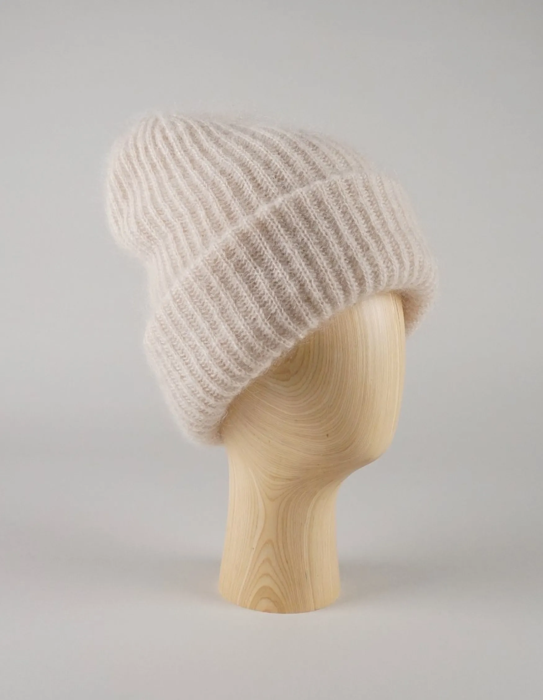 Hot Balmuir Adalyn beanie, full cream
