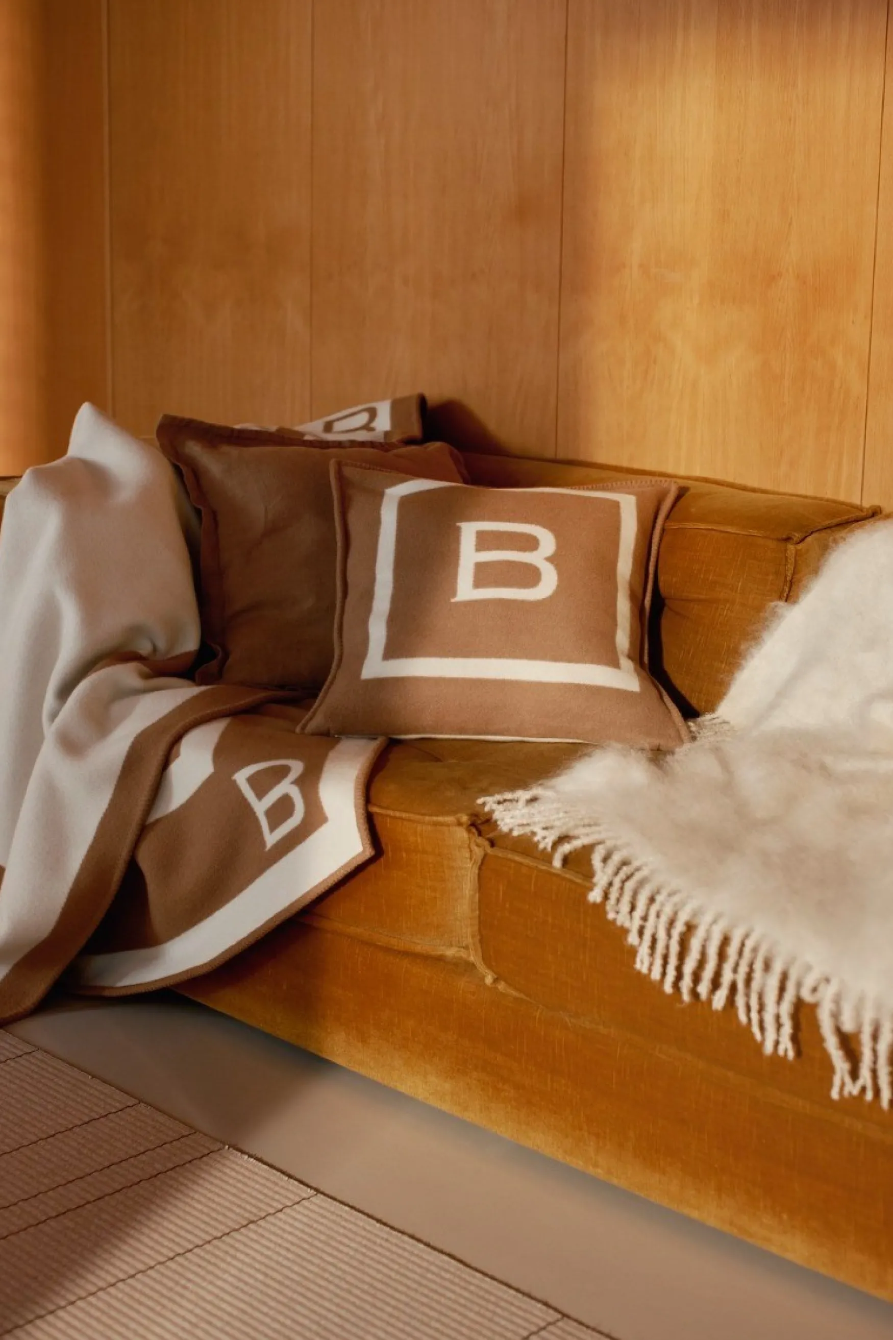 Best Balmuir B-logo 130x180, camel/ivory