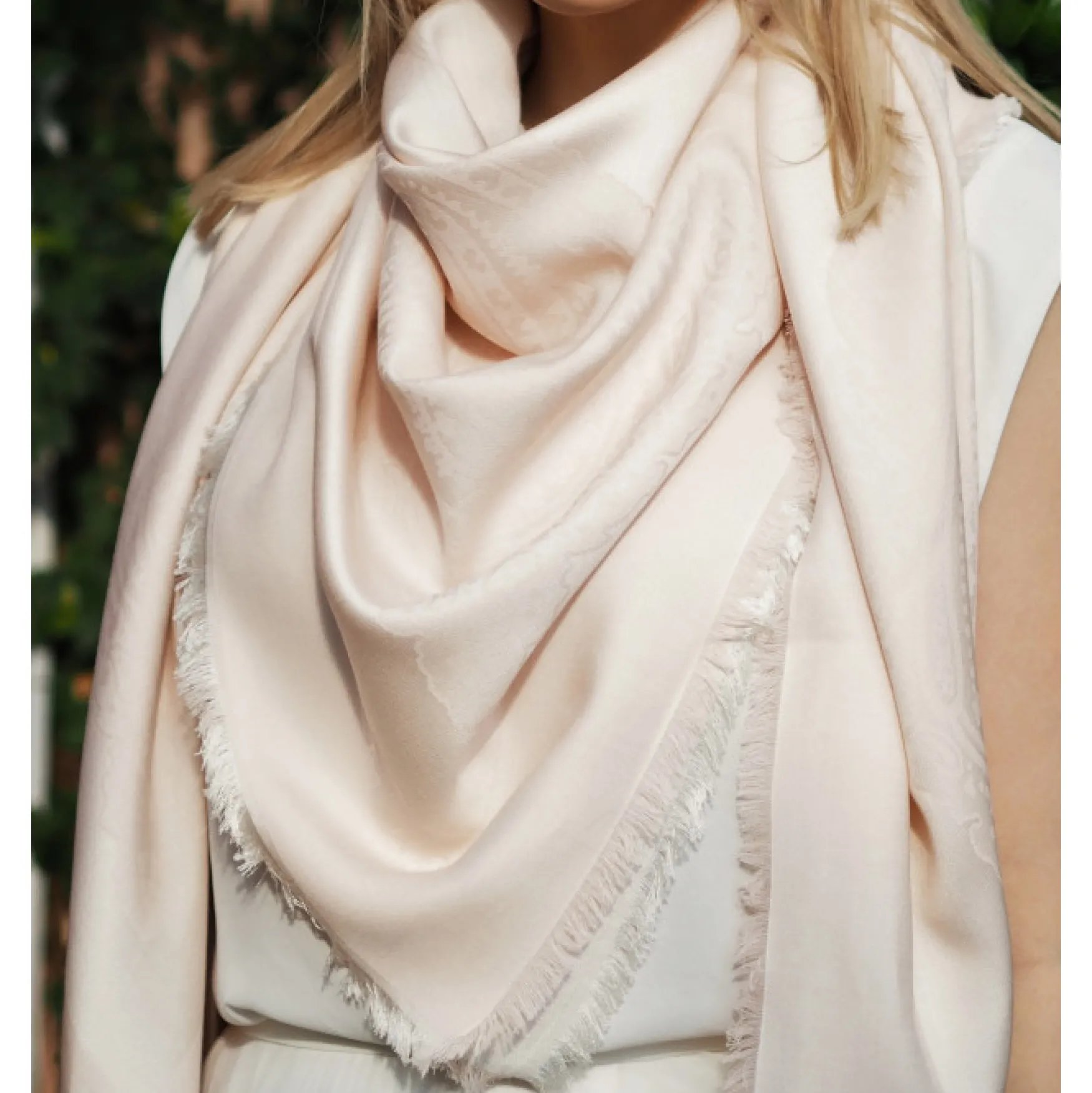 Hot Balmuir Capri 140x140, silver pink