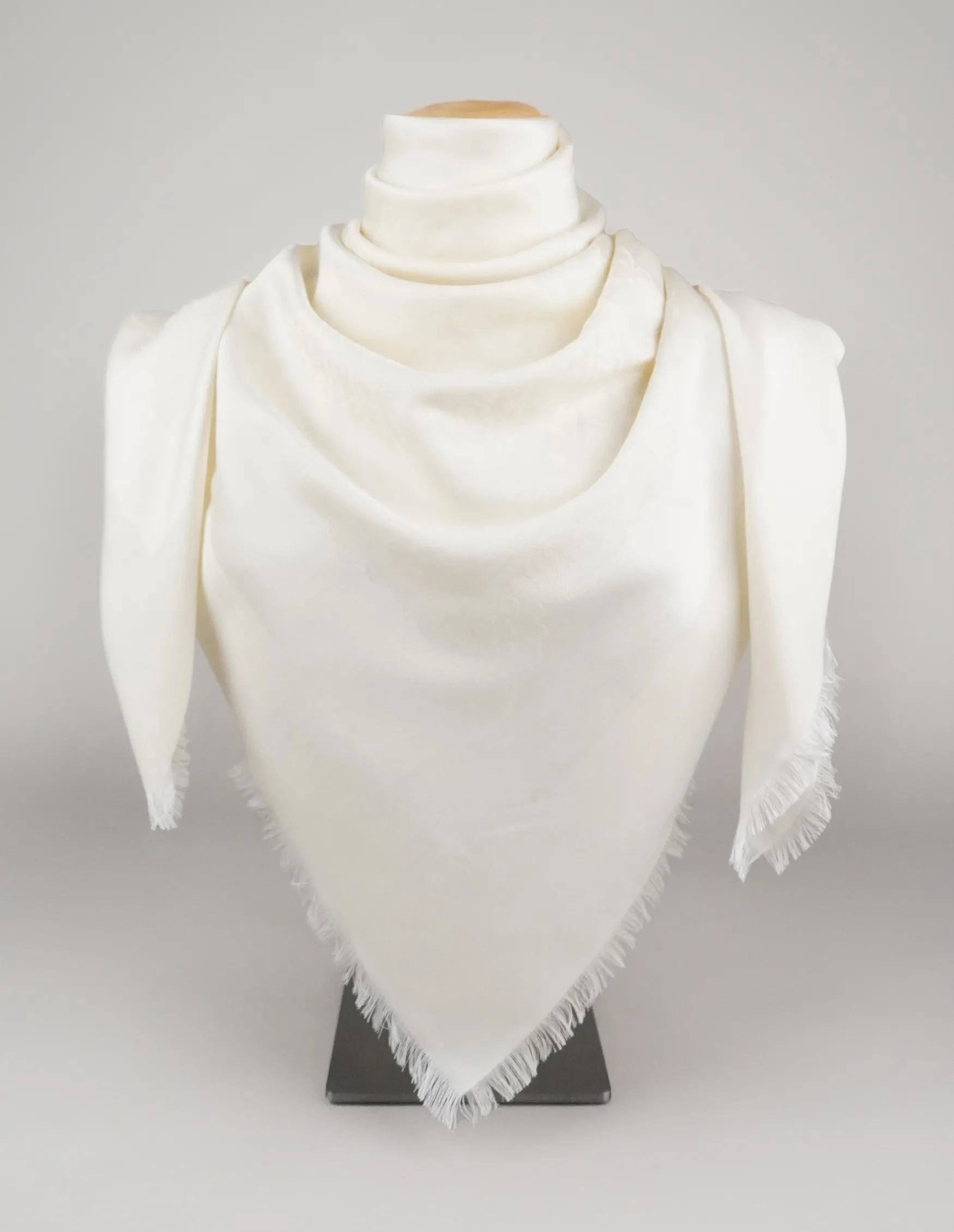 Hot Balmuir Capri 140x140, vanilla