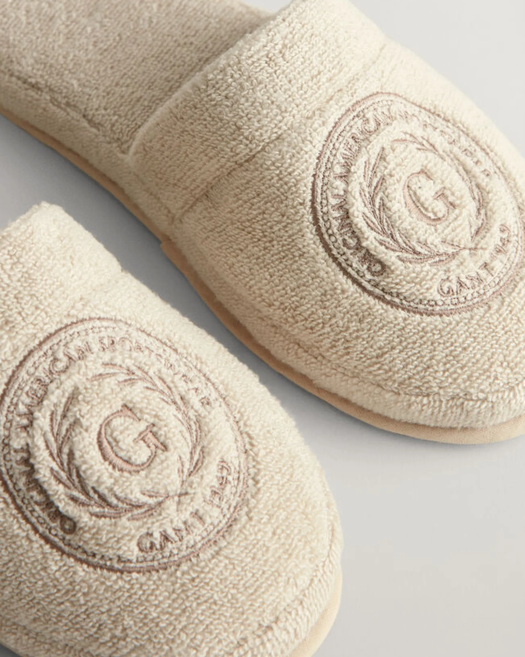 Hot Gant Home Crest slippers, putty