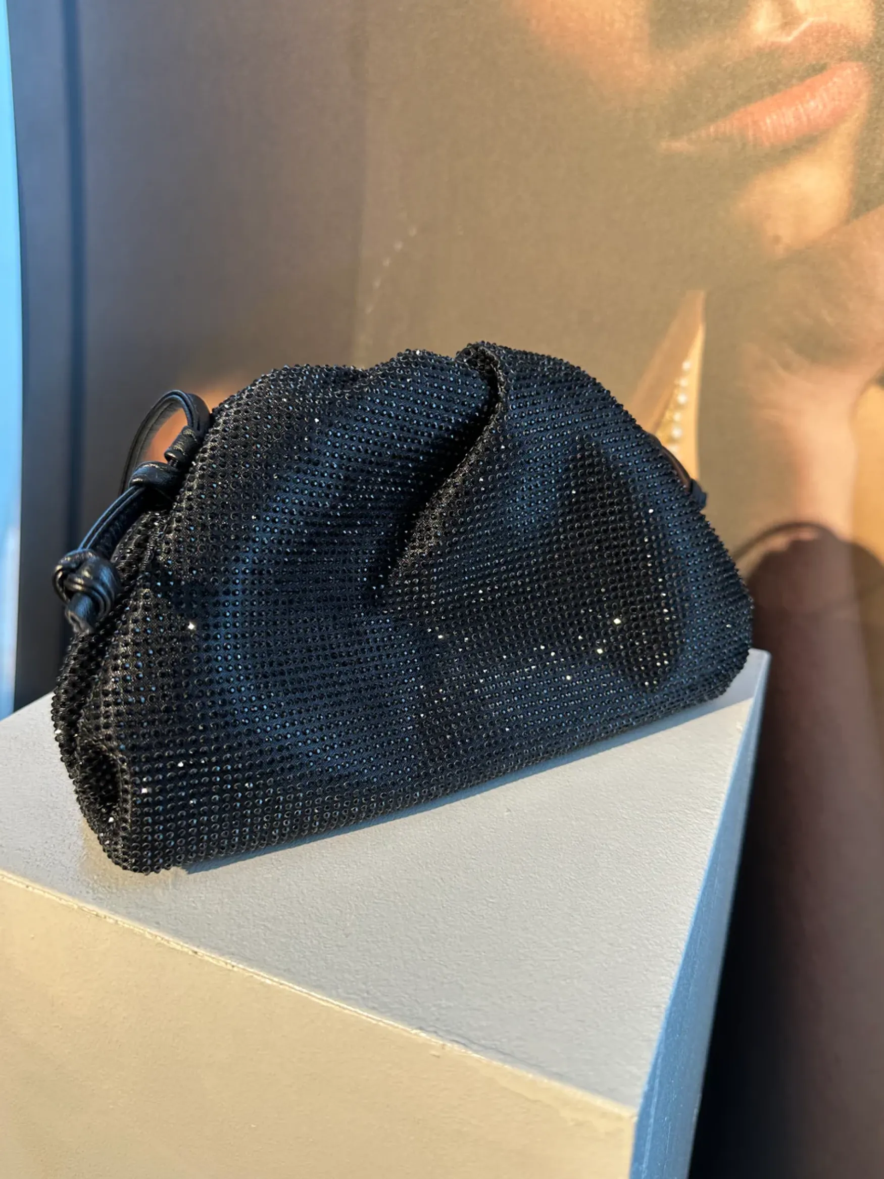 Hot BOW19 details Glitter dumpling bag, black