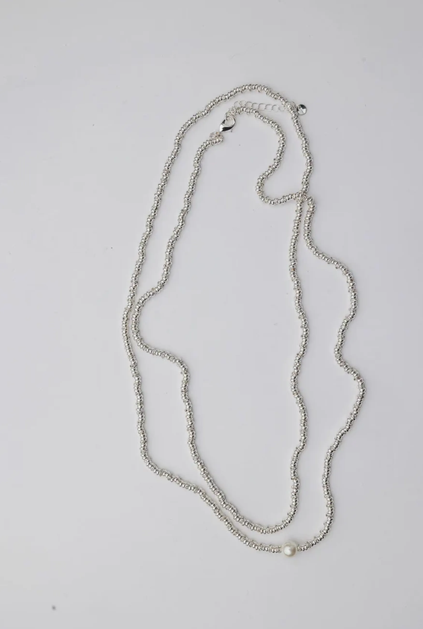New BOW19 details Glow long necklace, silver