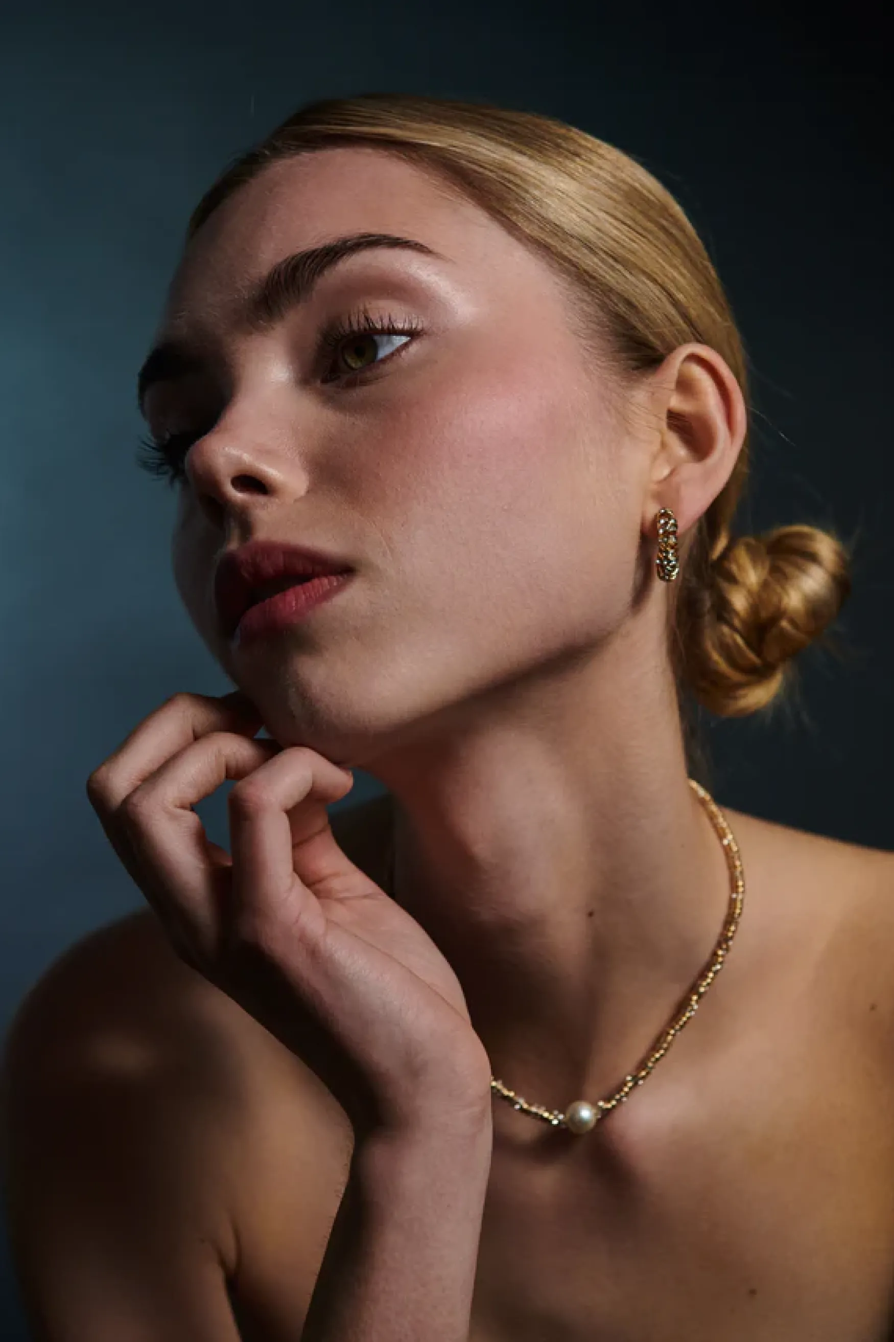 Hot BOW19 details Glow short necklace, gold