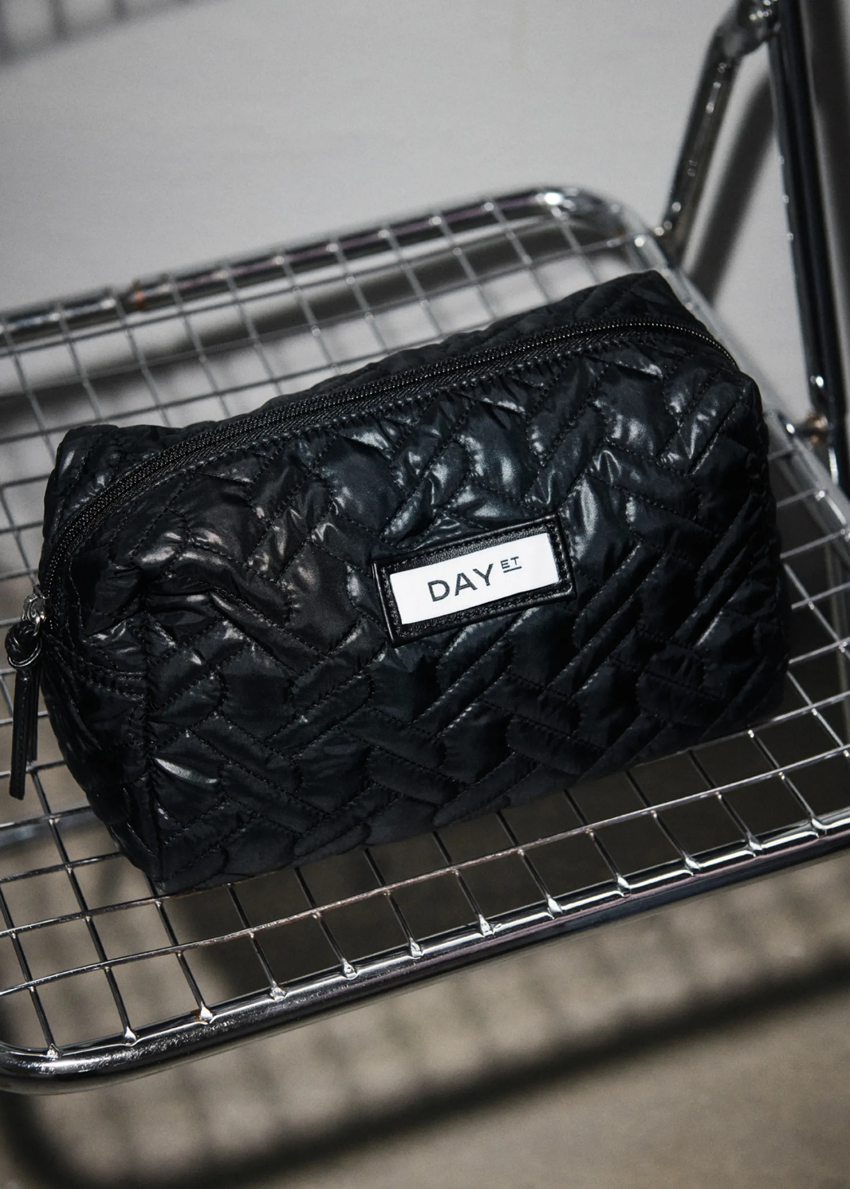Best Day Et Gweneth re-q link beauty, black