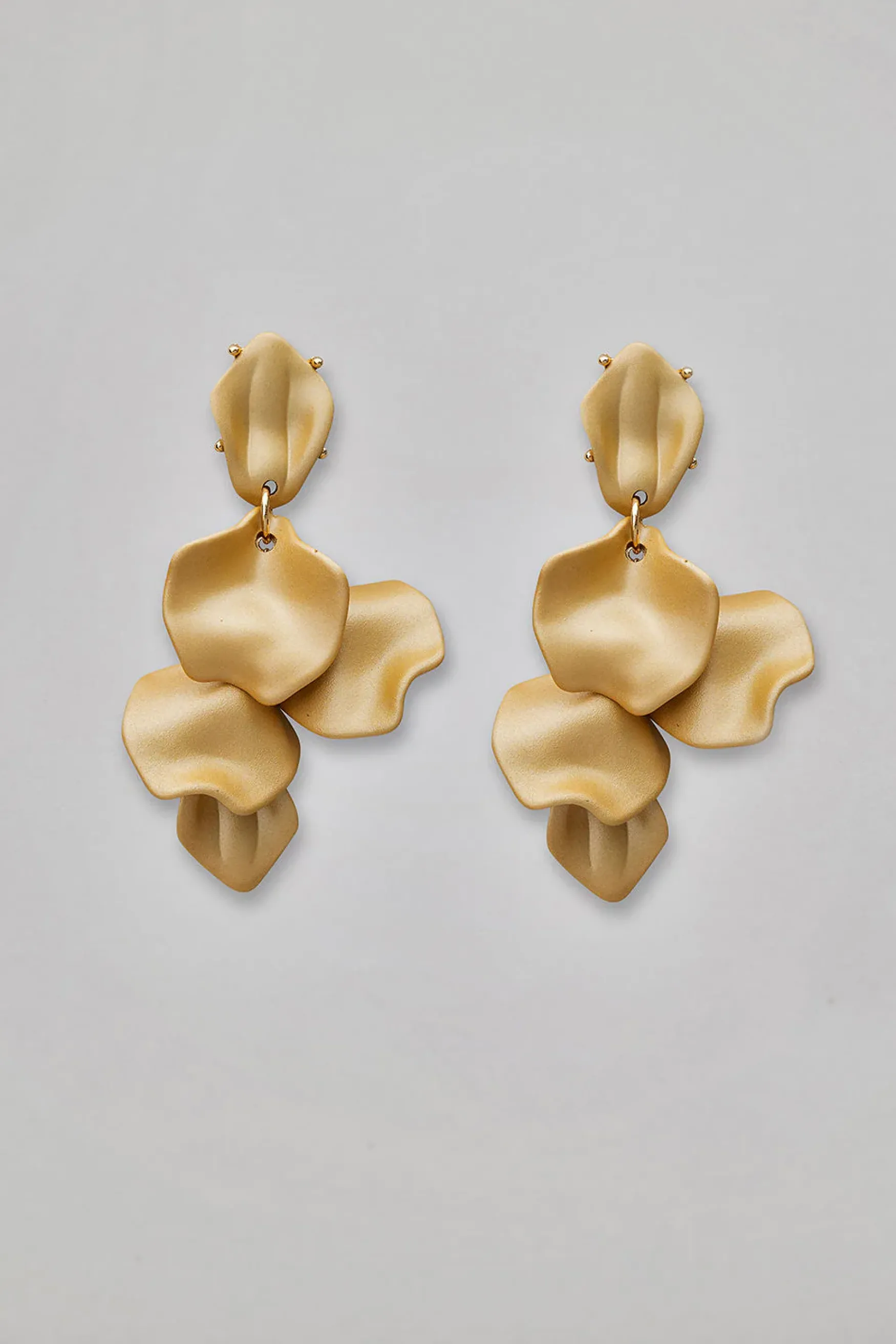 Sale BOW19 details Leaf earrings, gold