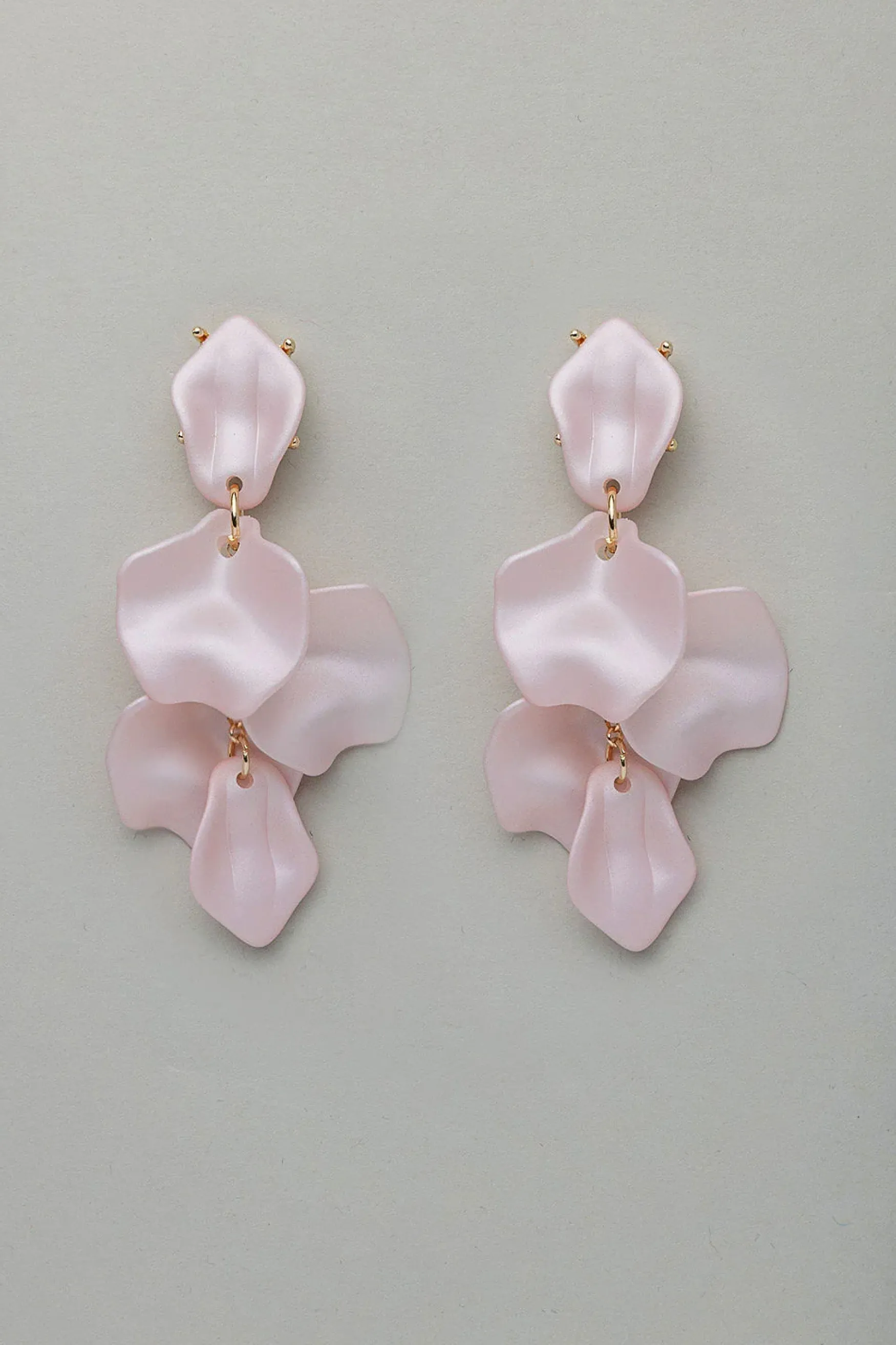 Hot BOW19 details Leaf earrings, pearl light pink