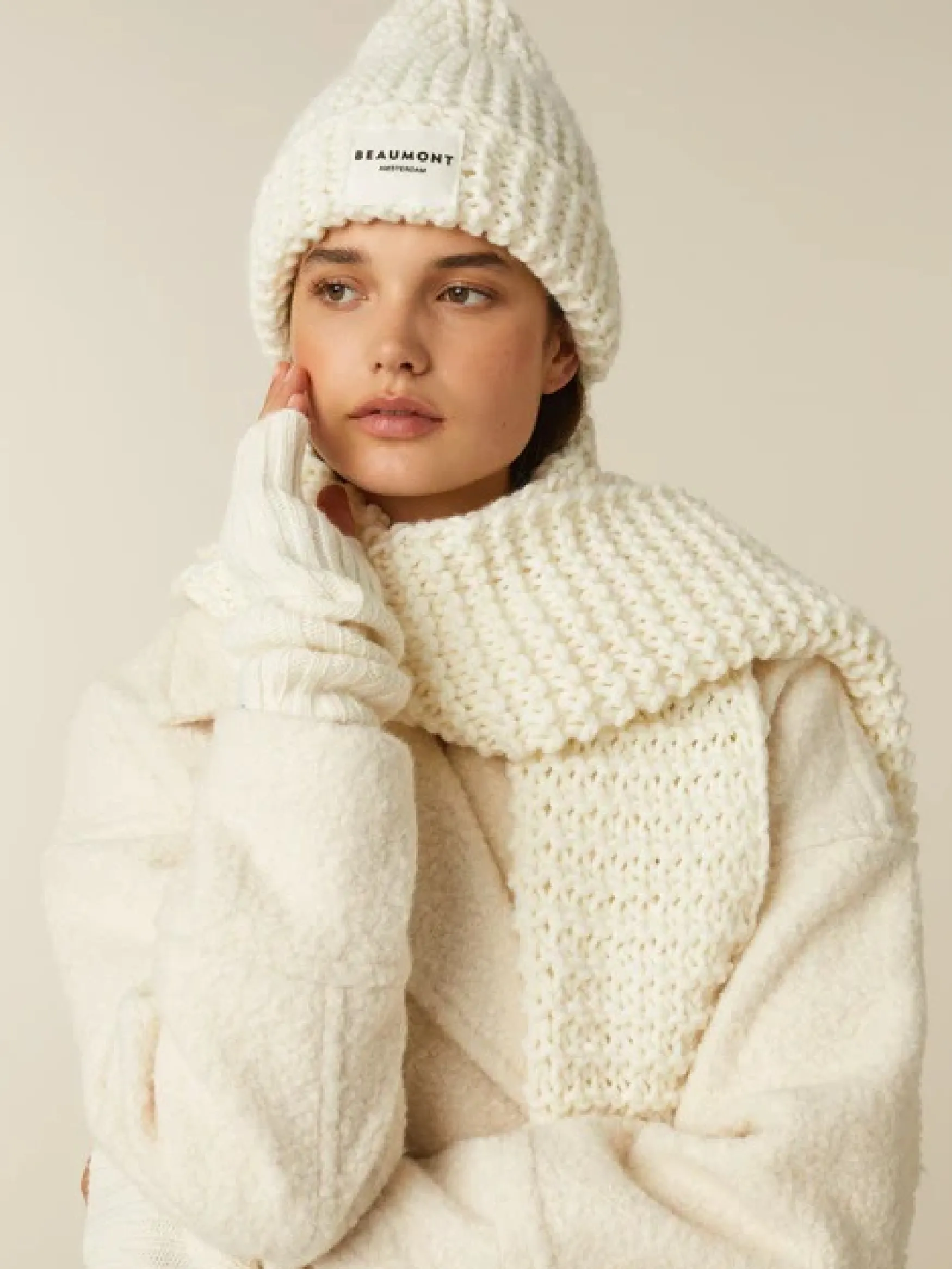 Discount Beaumont Owen scarf, off white