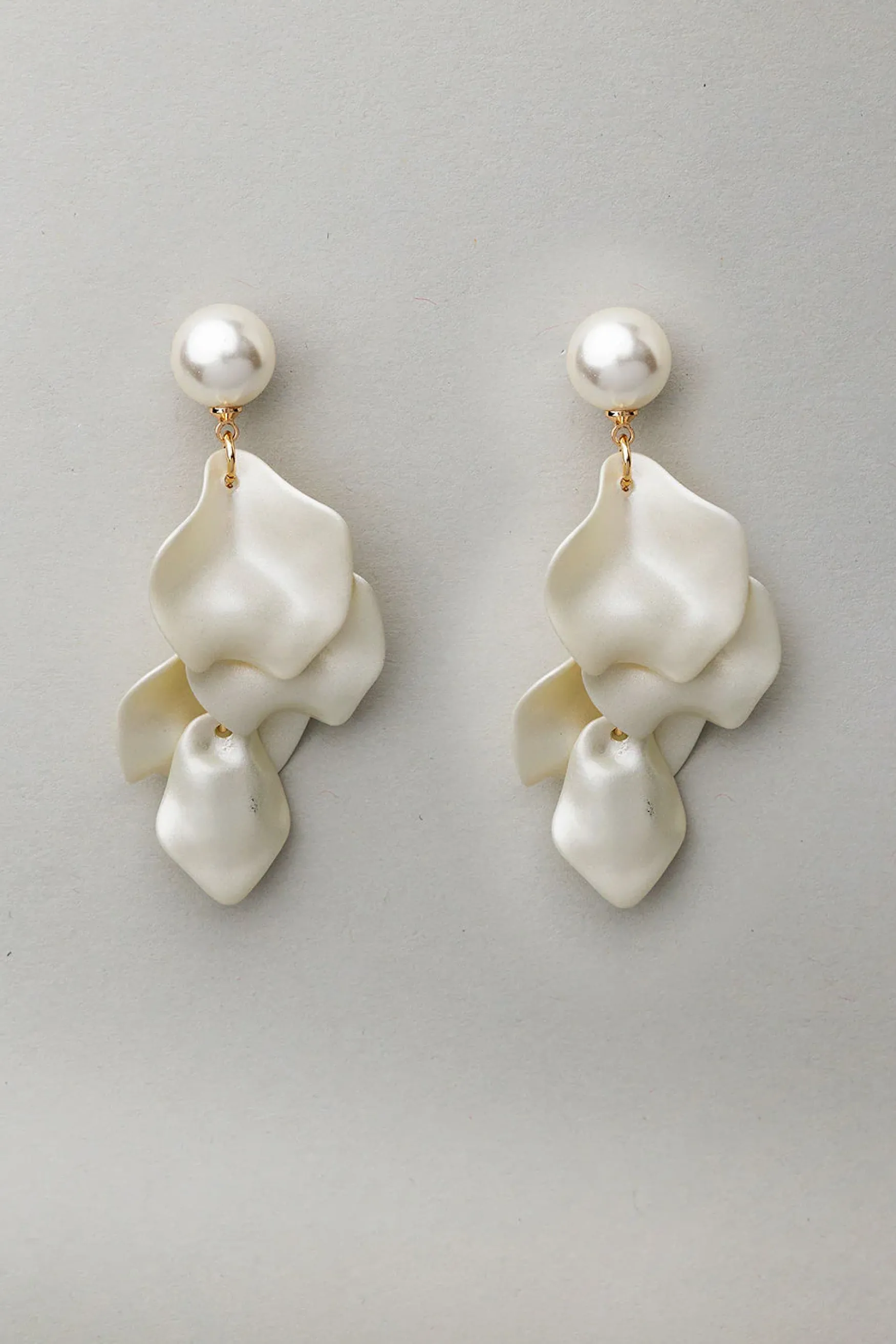 Best BOW19 details Pearl leaf earrings, white