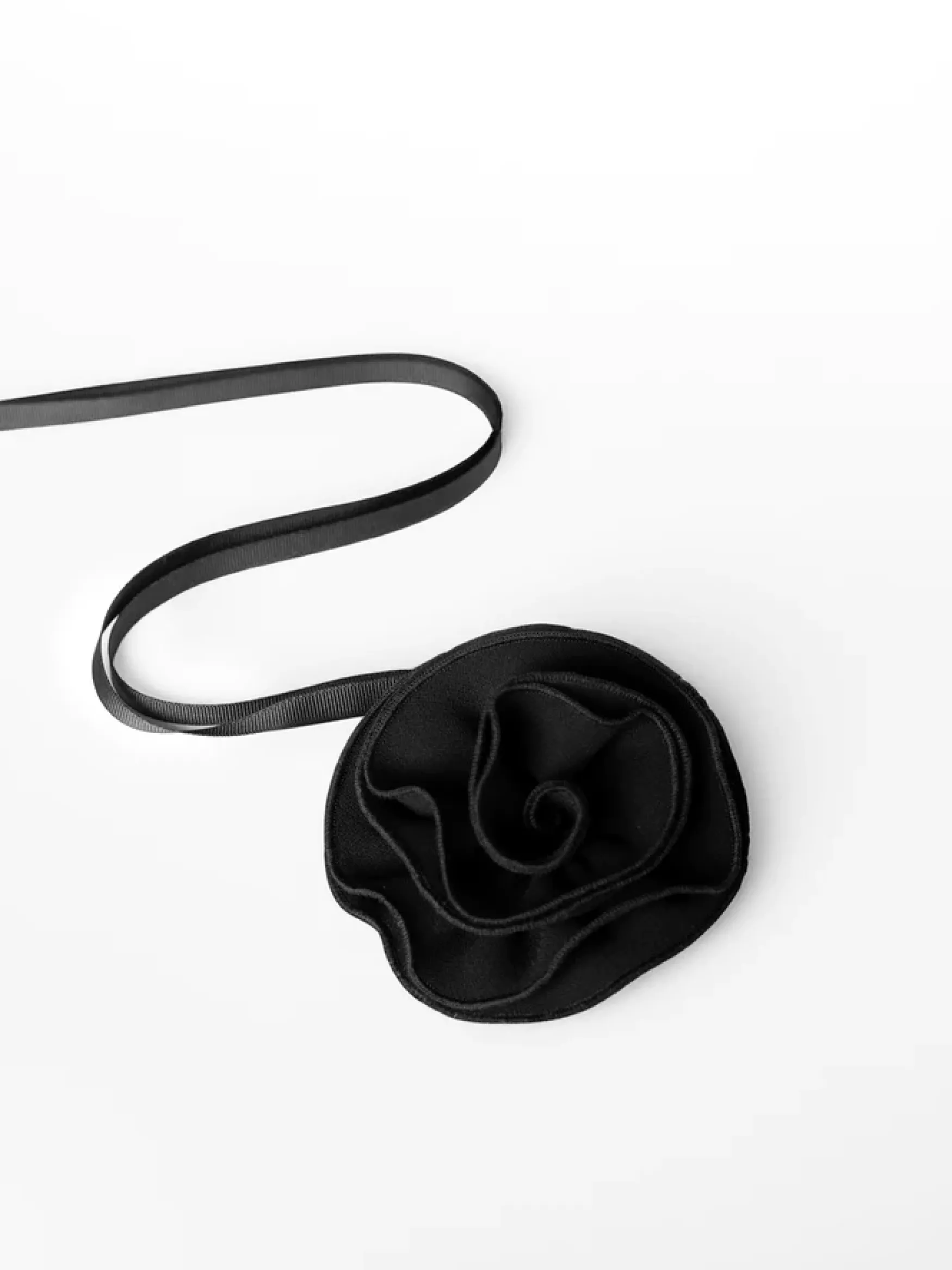 New Andiata Roseann asuste, musta
