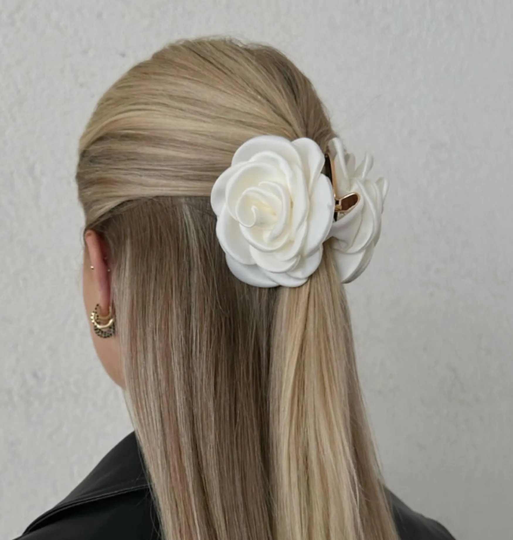 Outlet DARK department Satin rose hair claw, light rose