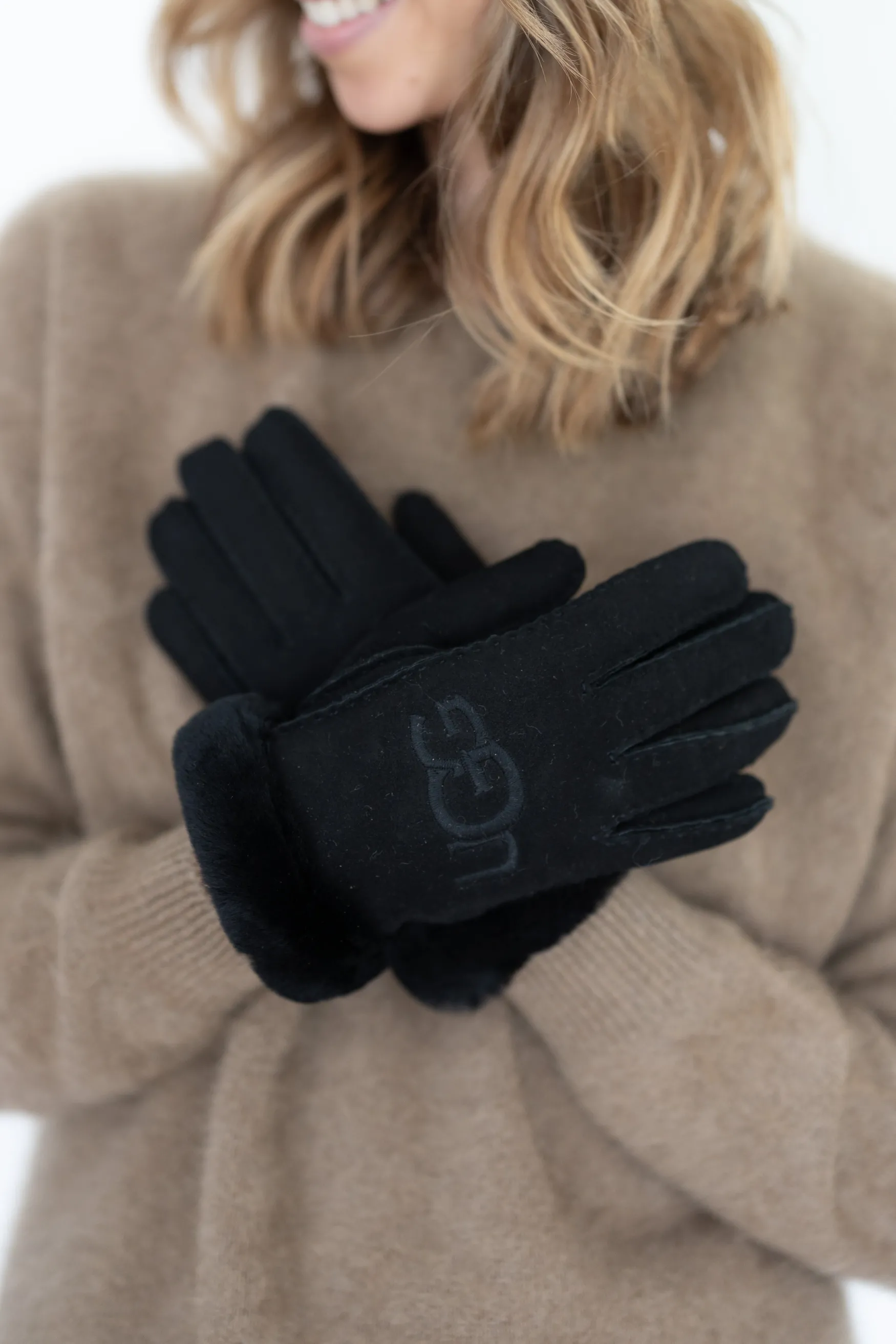 Outlet UGG Sheepskin emb gloves, black
